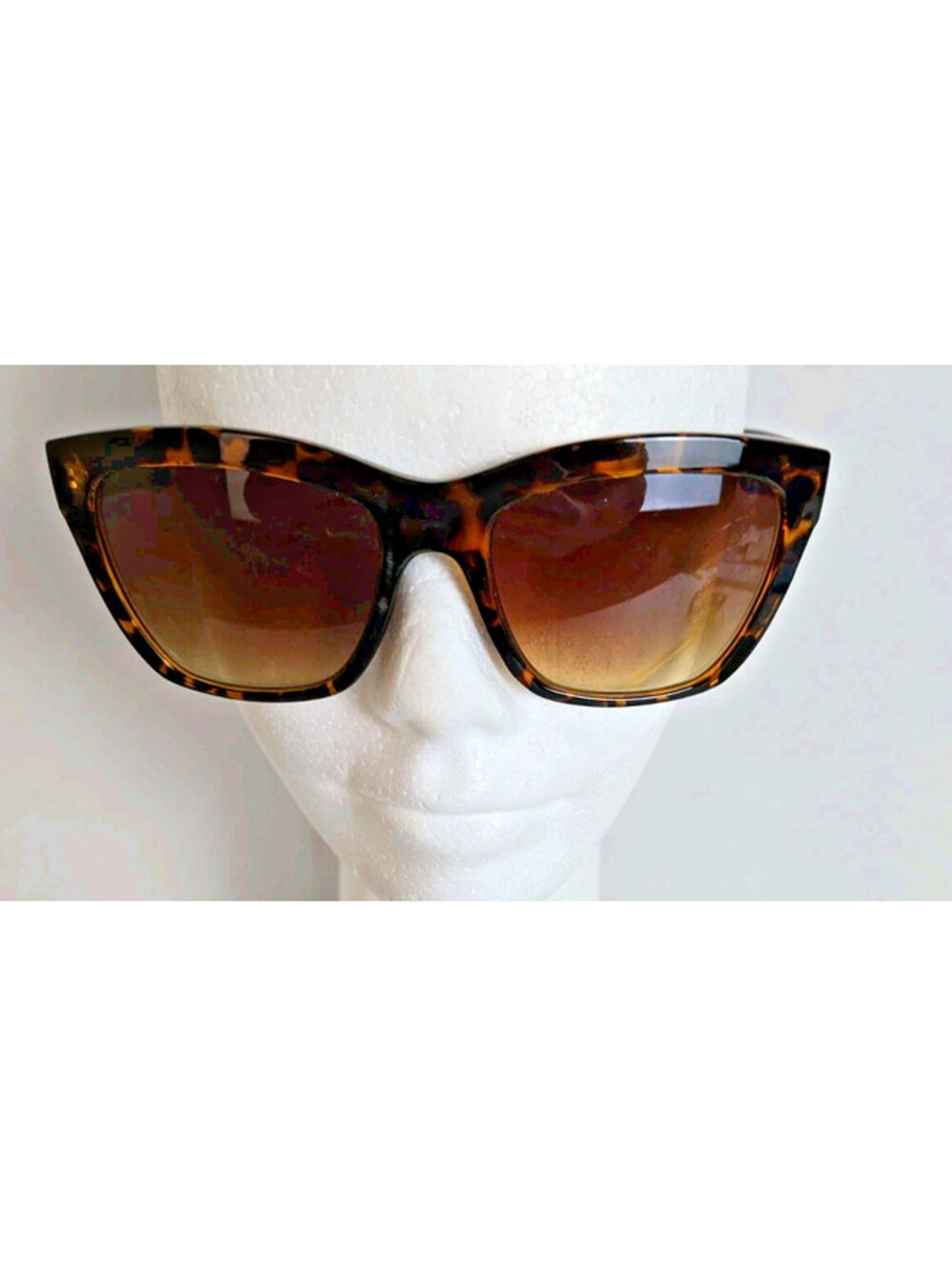 Betsey Johnson Leopard Tortoise Shell Sunglasses Brown Lens Animal Print